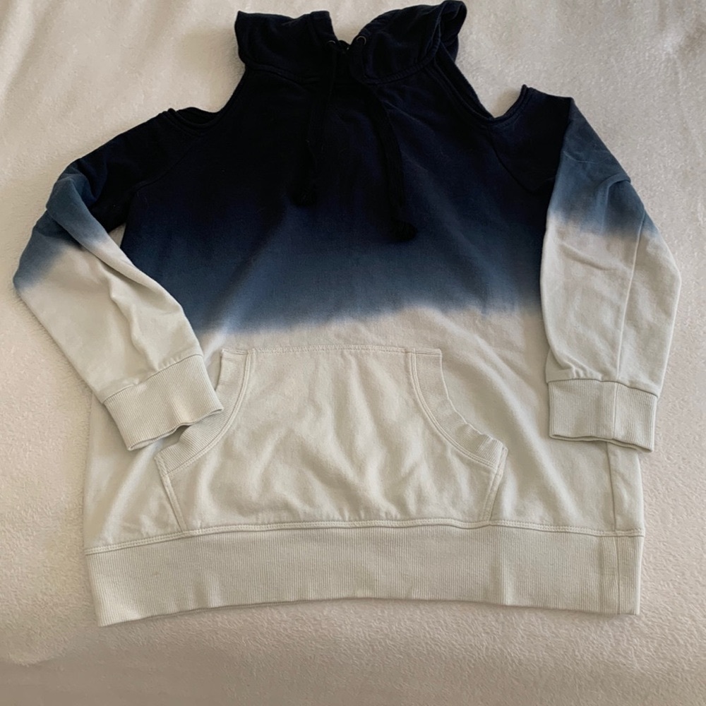 Cold shoulder ombré sweatshirt